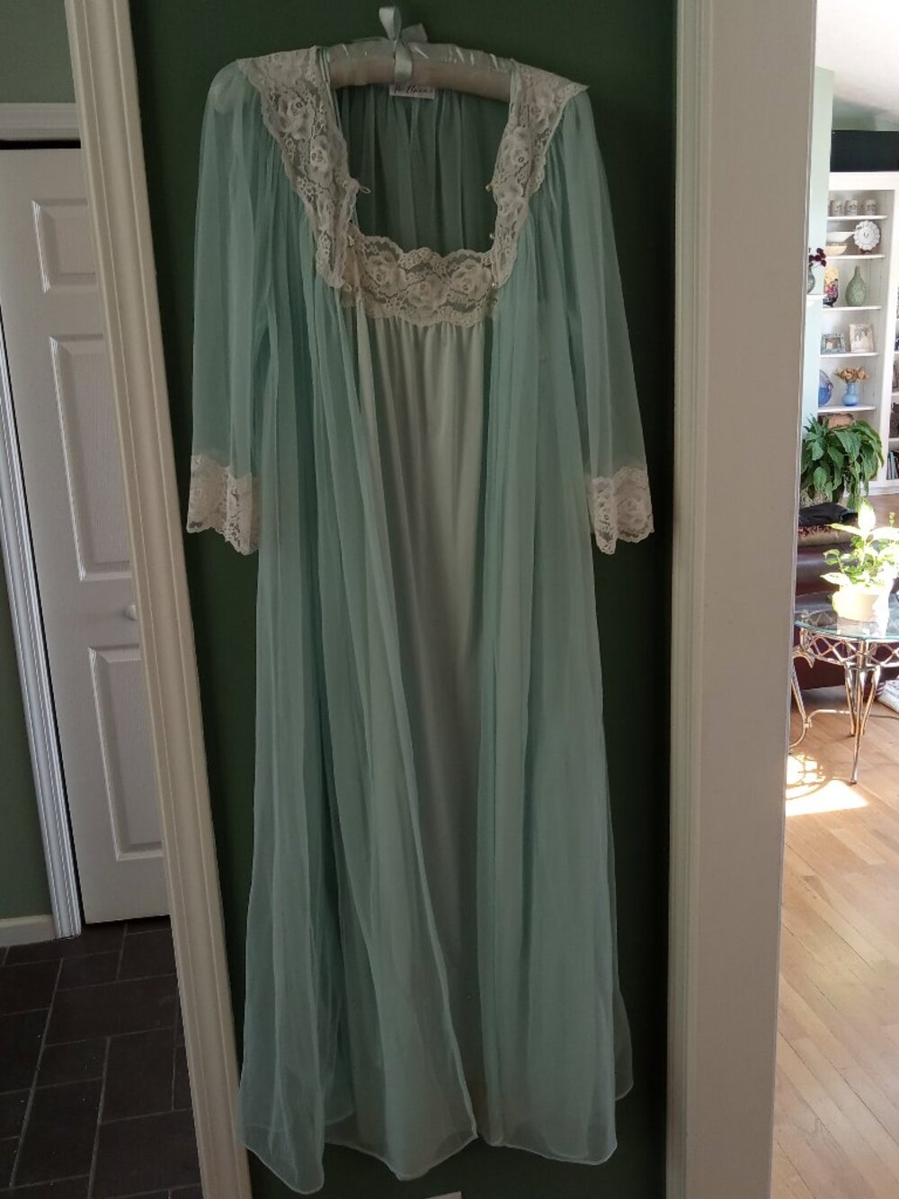 Pristine Vintage Miss Elaine Pale Aqua 2-Piece Lace-Trimmed Peignoir Set